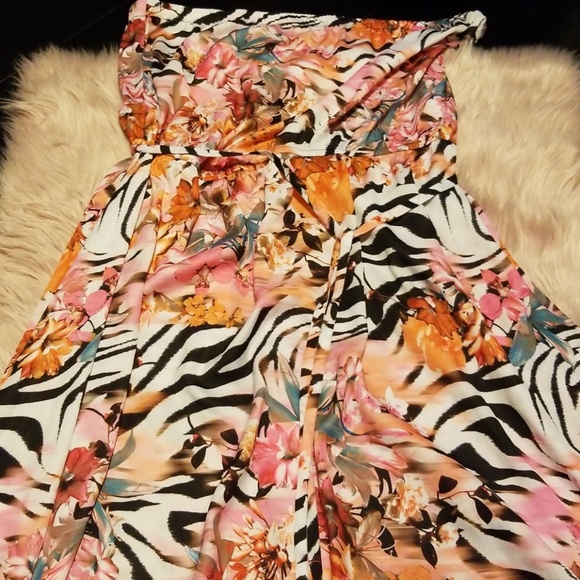 Beautiful Maxi Dress - Picture 3 of 3